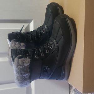 UGG Adirondack Boot III Size 8